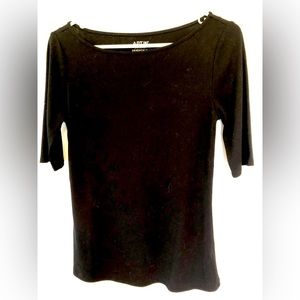 3/4 sleeve boatneck black t-shirt. Fitted through the body.